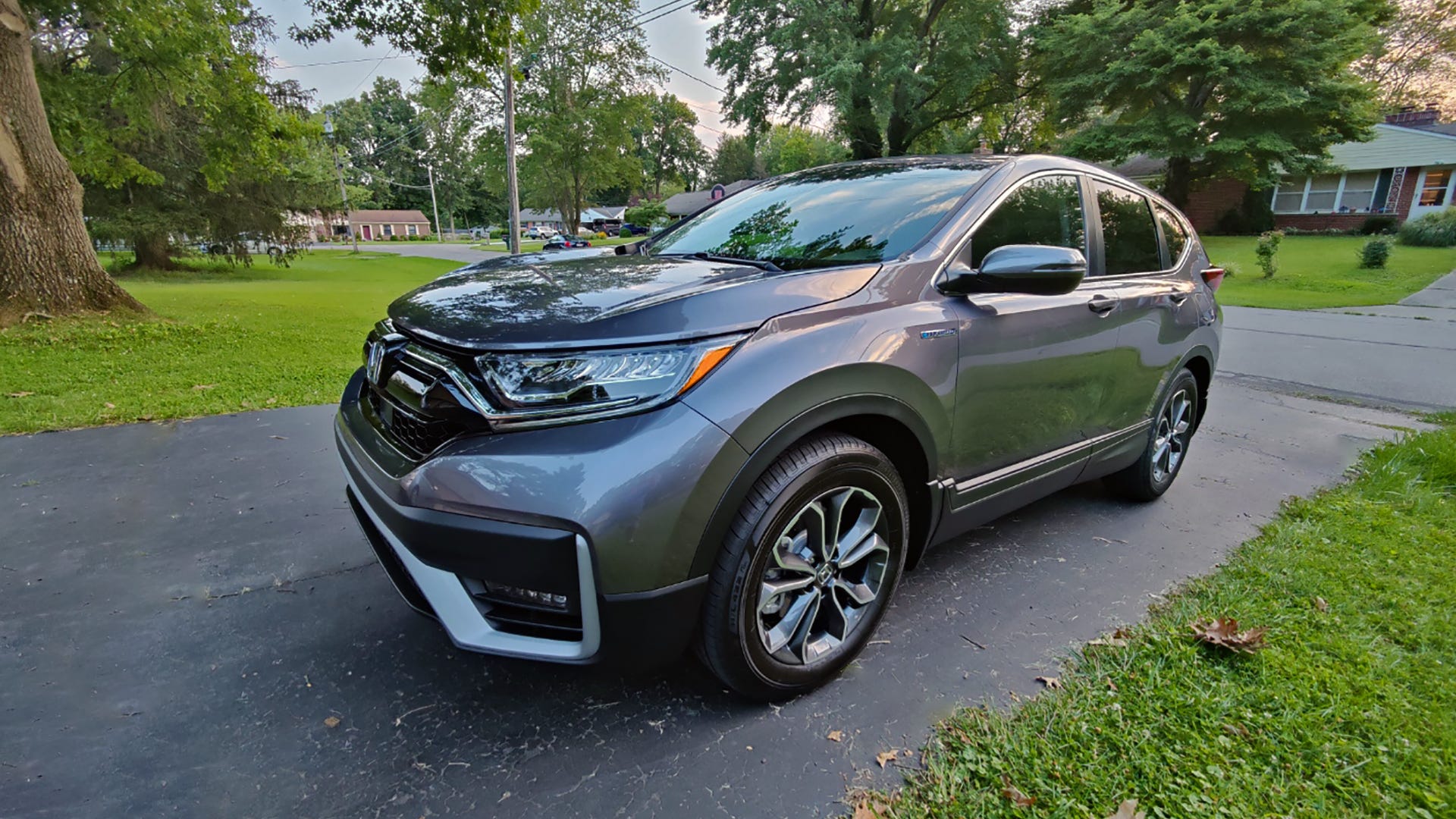 The same steel-grey Honda CR-V Hybrid from before, at another angle