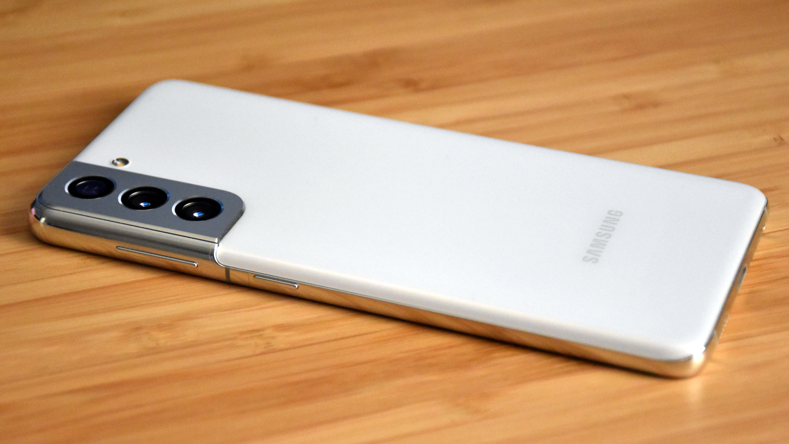 Close-up of Samsung Galaxy S21 camera bump on desk