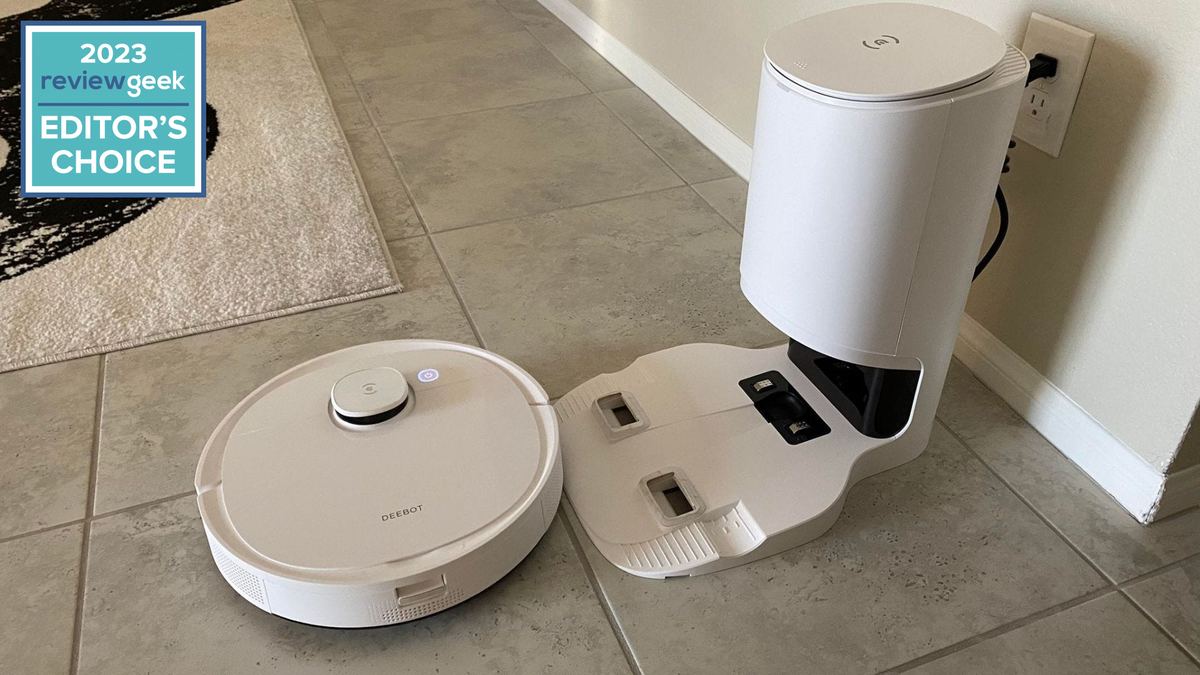 ECOVACS DEEBOT T9+ with docking station